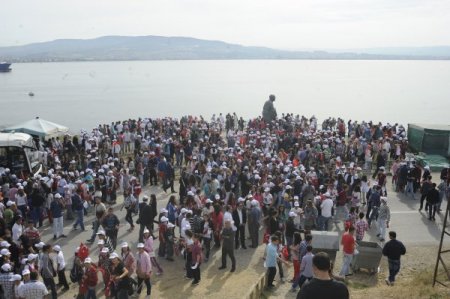 'Çanakkale Şehitlerine' şiirini ezberleyene çeyrek altın
