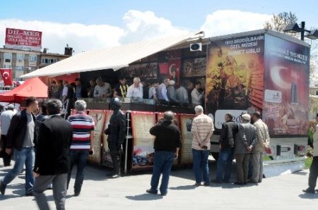 Çanakkale Zaferi'ni anlatan gezici müzeye yoğun ilgi