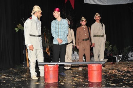 'Çanakkale’de Açan Kızıl Gelincikler' sahnelendi