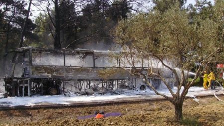 Çanakkale'de Bir Gezi Otobüsü Yandı