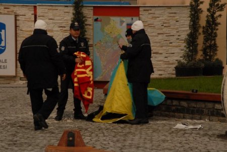 Çanakkale'de çadırlı eylem yapan iki Dev-Genç üyesi gözaltına alındı