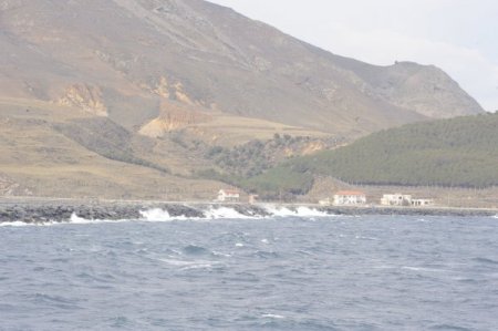 Çanakkale'de fırtına feribot seferlerini iptal ettirdi
