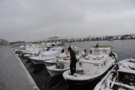 Çanakkale'de kar yağışı etkili oluyor