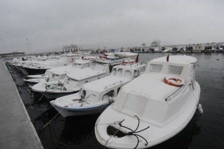 Çanakkale'de kar yağışı etkili oluyor