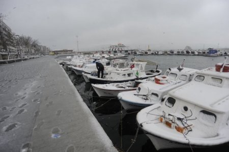 Çanakkale'de kar yağışı etkili oluyor
