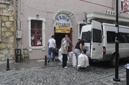 Çanakkale'de korsan kitap operasyonu