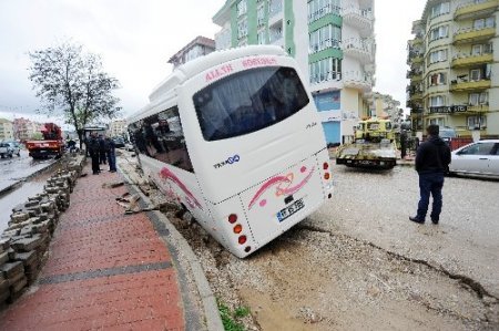 Çanakkale'de yağmur günlük hayatı olumsuz etkiliyor