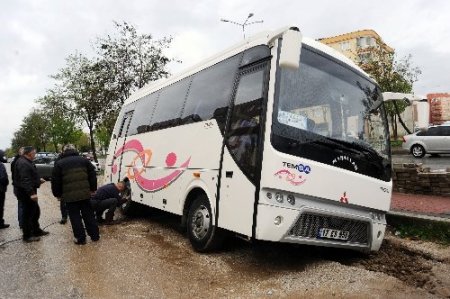 Çanakkale'de yağmur günlük hayatı olumsuz etkiliyor