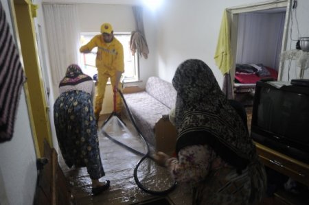 Çanakkale’deki sel felaketinin yaraları sarılıyor