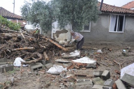 Çanakkale’deki sel felaketinin yaraları sarılıyor
