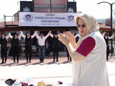 Çanakkaleli Anneler Günlerini Horon Teperek Kutladı