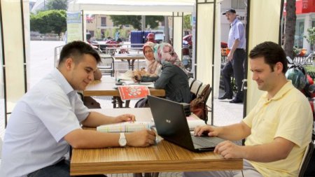 Canik Başarı Üniversitesi, Tercih Çadırları İle Öğrencileri Yönlendiriyor