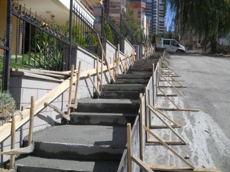 Çankaya'da dik sokaklara merdiven yapılıyor