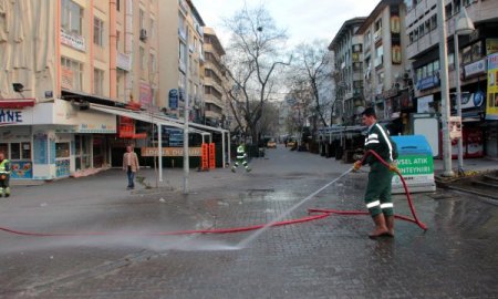 Çankaya'da Sokaklar Su İle Yıkanıyor