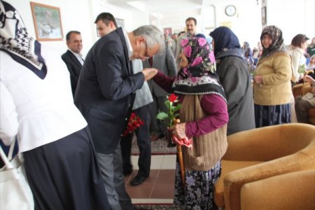 Çankırı Valisi Özcan, Huzurevini Ziyaret Etti