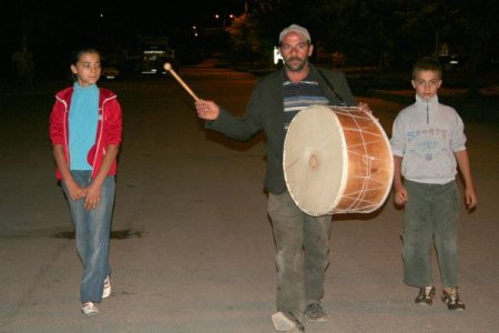 Çankırı'da Vatandaş Sahura Davul Ve Maniler Eşliğinde Uyanıyor