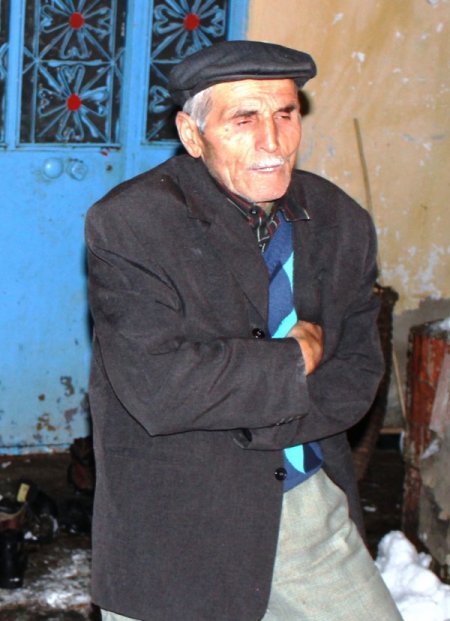 Canlı bombanın babası: Oğlum kendini ve bizi ateşe attı