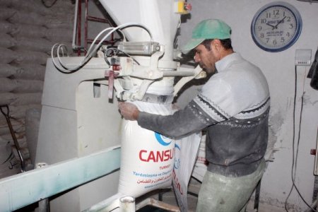 Cansuyu Derneği, Suriye’ye 4 TIR un gönderdi