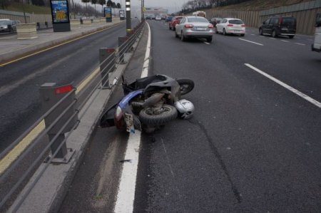 Çarptığı motosiklet sürücüsünü yaralı halde bırakıp kaçtı (Özel)