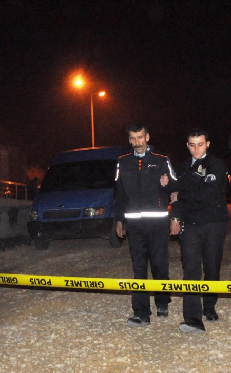 Çarptığı yaya can çekişirken işine devam etti