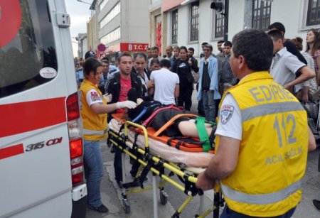 Çarpttığı Yaya İçin Gözyaşı Döken Çocuğu Polis Sakinleştirdi