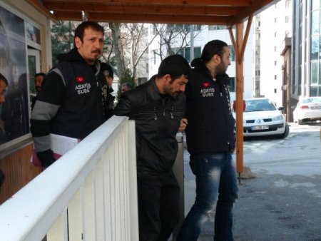 Çarşaf Giyip Kuyumcu Soyan Dayı İle Yeğeni Güvenlik Kamerasında