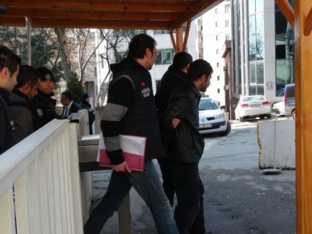 Çarşaf Giyip Kuyumcu Soyan Dayı İle Yeğeni Güvenlik Kamerasında