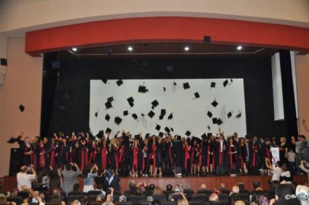 Çarşamba Ticaret Borsası Myo'da Mezuniyet Sevinci