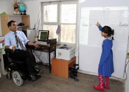 Çarşamba'da 'bal gibi' bir engelli öğretmen