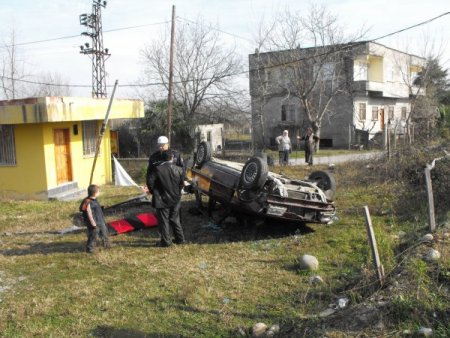 Çarşamba'da iki otomobil çarpıştı: 8 yaralı