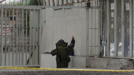 Çarşı Girişine Bırakılan Şüpheli Çanta Paniğe Neden Oldu