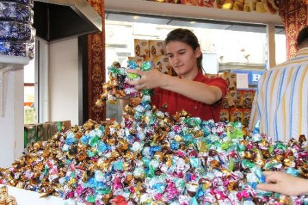 Çarşı Ve Pazarlarda Yaşanan Yoğunluk Esnafın Yüzünü Güldürdü