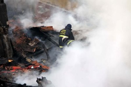 Çatı Katında Çıkan Yangın, Paniğe Neden Oldu