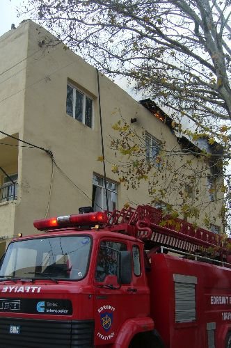 Çatı Katında Çıkan Yangın Korkuttu