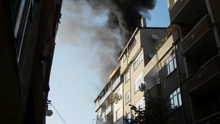 Çatı Katındaki Kıvılcım, 3 Daireyi Yaktı