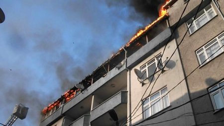 Çatı Katındaki Kıvılcım, 3 Daireyi Yaktı