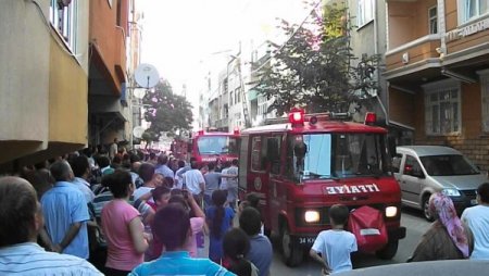 Çatı Katındaki Kıvılcım, 3 Daireyi Yaktı