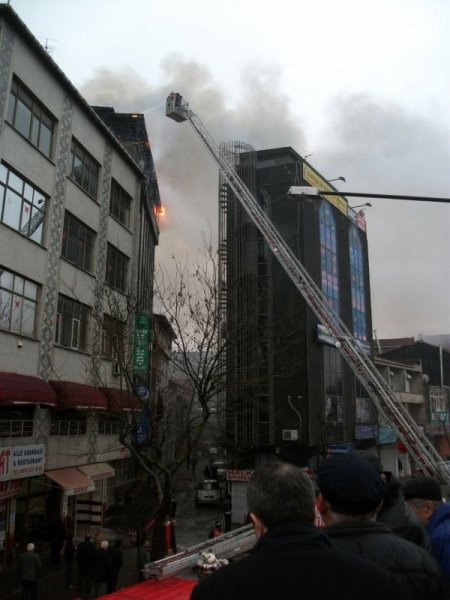 Çatı Katındaki Restoran Alev Alev Yandı
