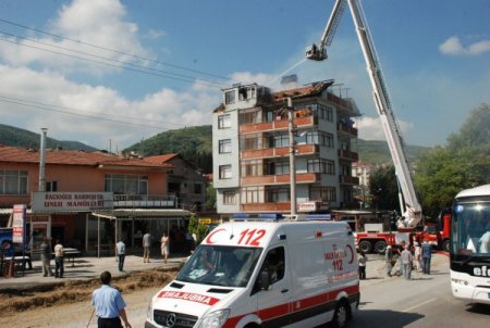 Çatı Yangını Korkuttu