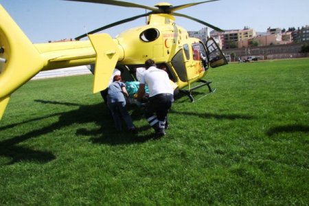 Çatıdan düşen işçi, hava ambulansıyla İstanbul’a sevk edildi
