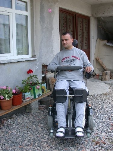 Çatışmada felç olan gazi oğluna 12 yıldır bebek gibi bakıyor