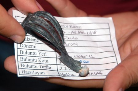 Çavdarhisar'daki kazılarda 17 tane iskelet bulundu