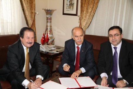 Cavit Çağlar’dan Spastik Çocuklar İçin 4 Milyon Liralık Bağış