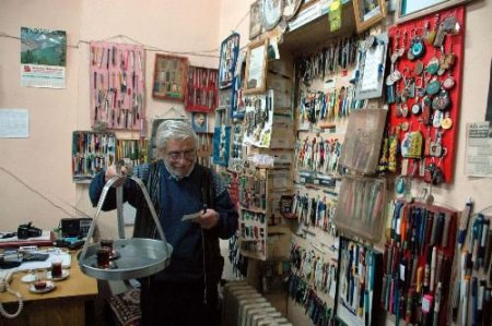 Çay Ocağını Kalem Koleksiyonuyla Süsledi