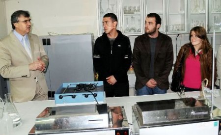 Çaykur Genel Müdürü Yüce, Çay Eksperliği Öğrencilerine Ders Veriyor