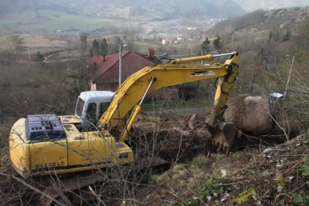 Çaylıoğlu beldesinde dev kayalar boşaldı, felaketin eşiğinden dönüldü
