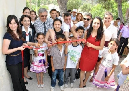 CBÜ öğrencileri Maldan Köyü İlköğretim Okulu’na kütüphane kazandırdı