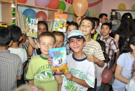 CBÜ öğrencileri Maldan Köyü İlköğretim Okulu’na kütüphane kazandırdı