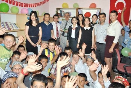 CBÜ öğrencileri Maldan Köyü İlköğretim Okulu’na kütüphane kazandırdı