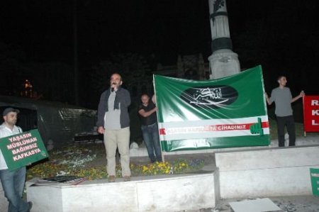 Çeçenistan Devlet Başkanı Kadirov Protesto Edildi